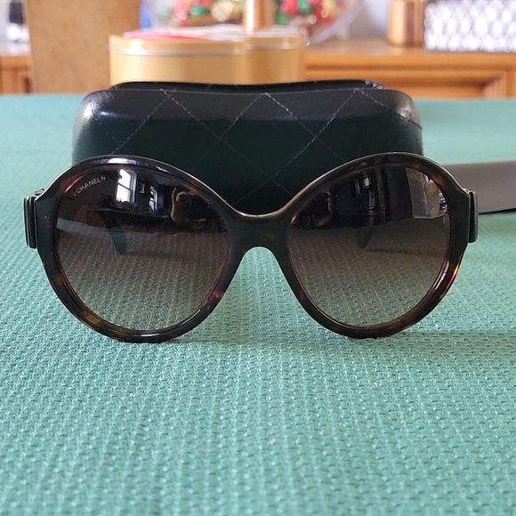 Chanel Tortoiseshell Sunglasses 5283Q - Picture 1 of 11